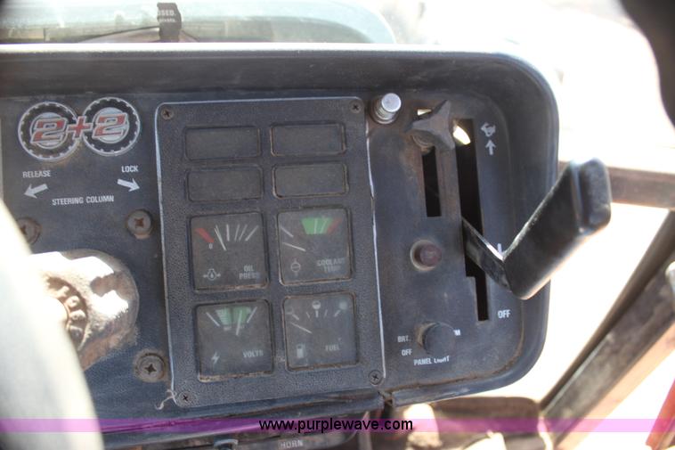 image for item H7484 1981 International 3388 2+2 4WD tractor