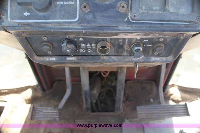 image for item H7484 1981 International 3388 2+2 4WD tractor