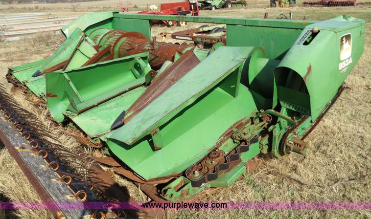 image for item S5929 John Deere 853A row crop header