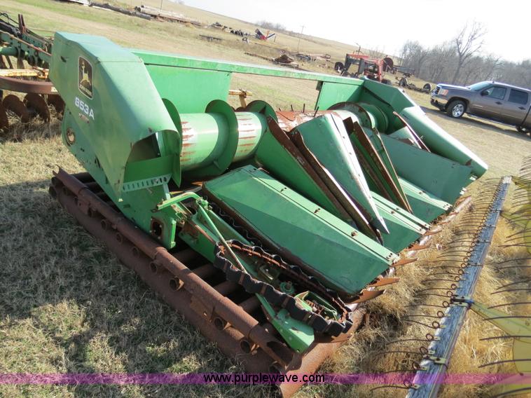 image for item S5929 John Deere 853A row crop header
