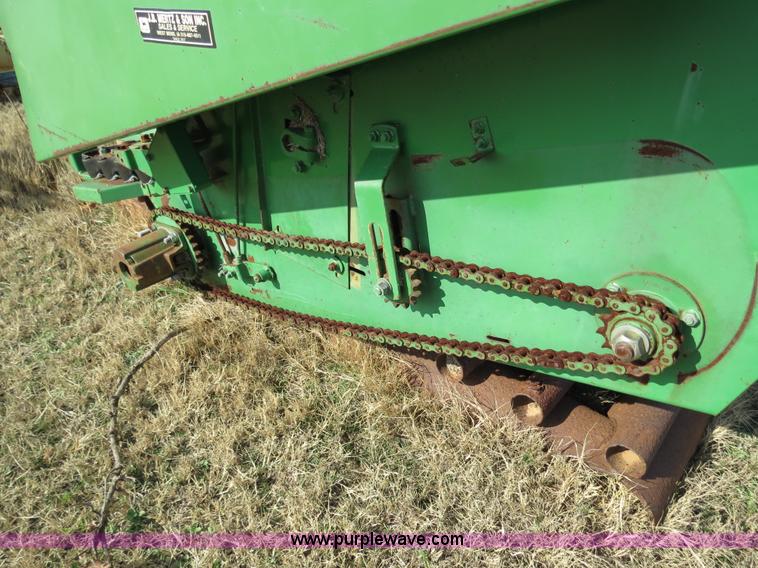 image for item S5929 John Deere 853A row crop header