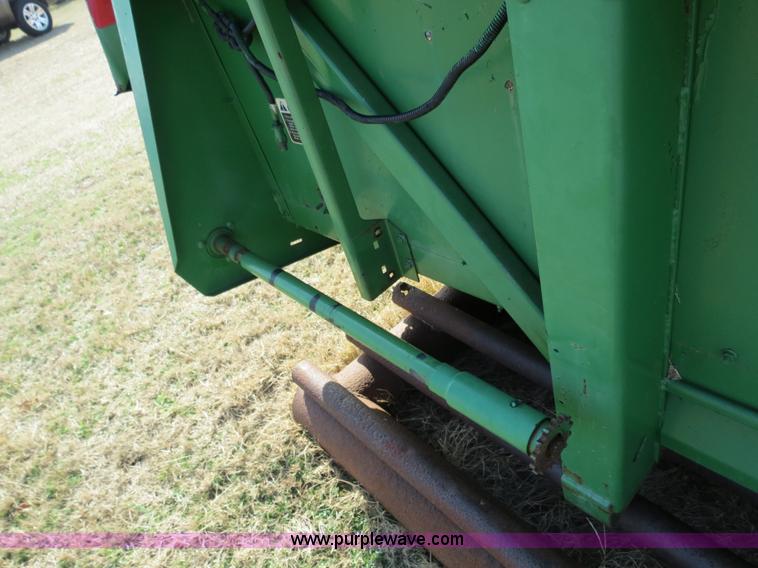image for item S5929 John Deere 853A row crop header
