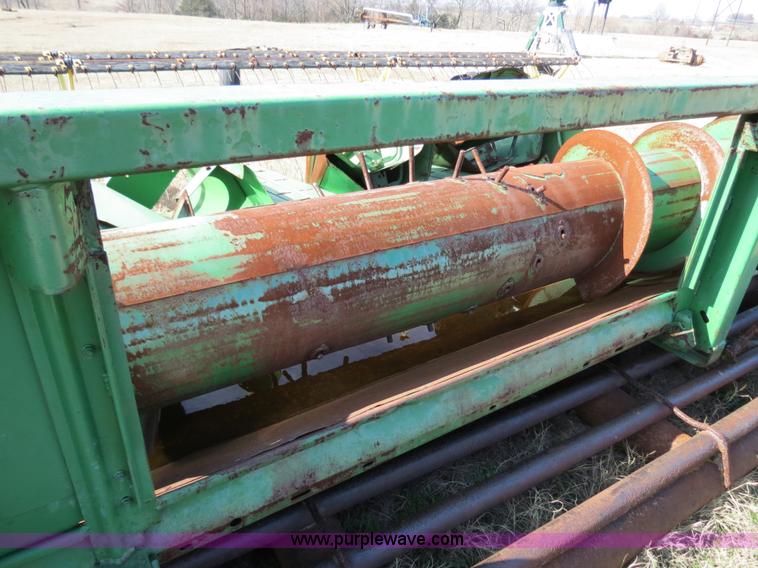 image for item S5929 John Deere 853A row crop header