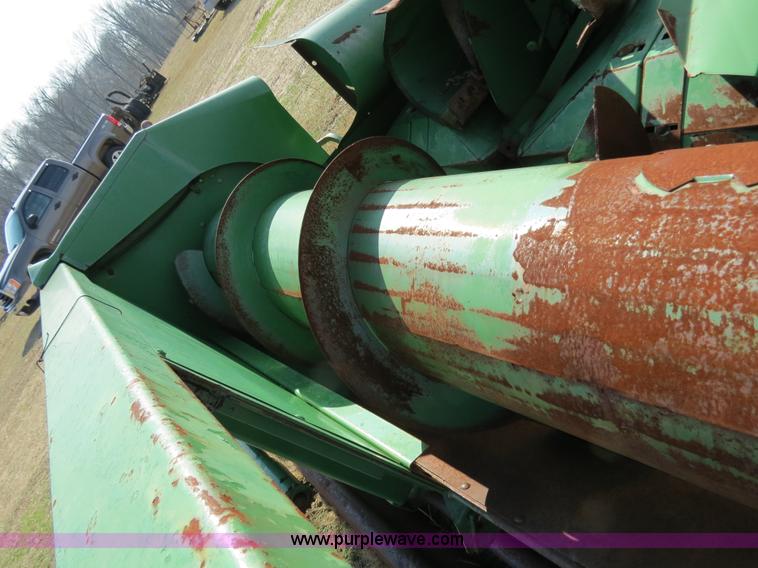 image for item S5929 John Deere 853A row crop header