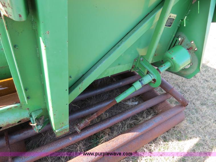 image for item S5929 John Deere 853A row crop header