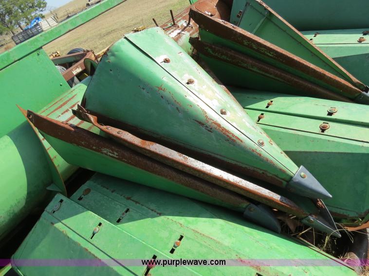 image for item S5929 John Deere 853A row crop header