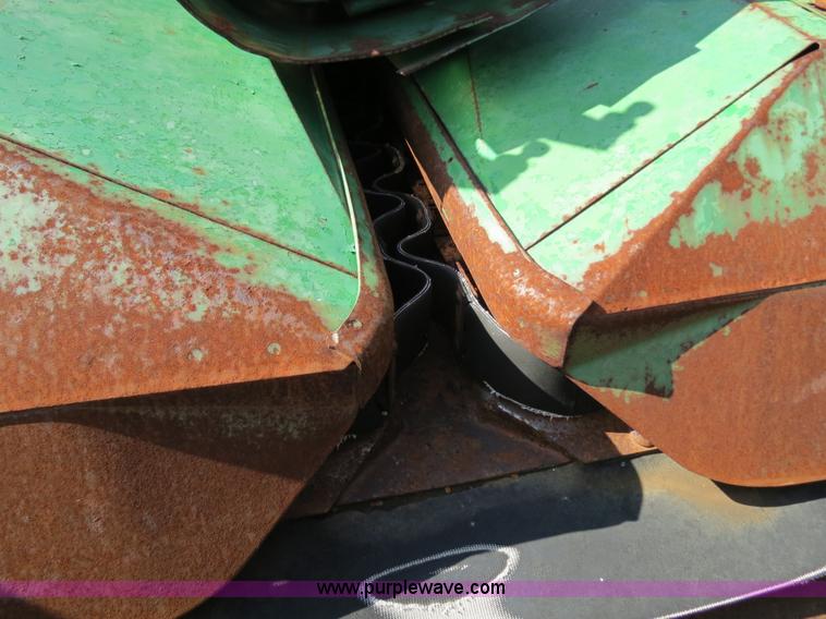 image for item S5929 John Deere 853A row crop header