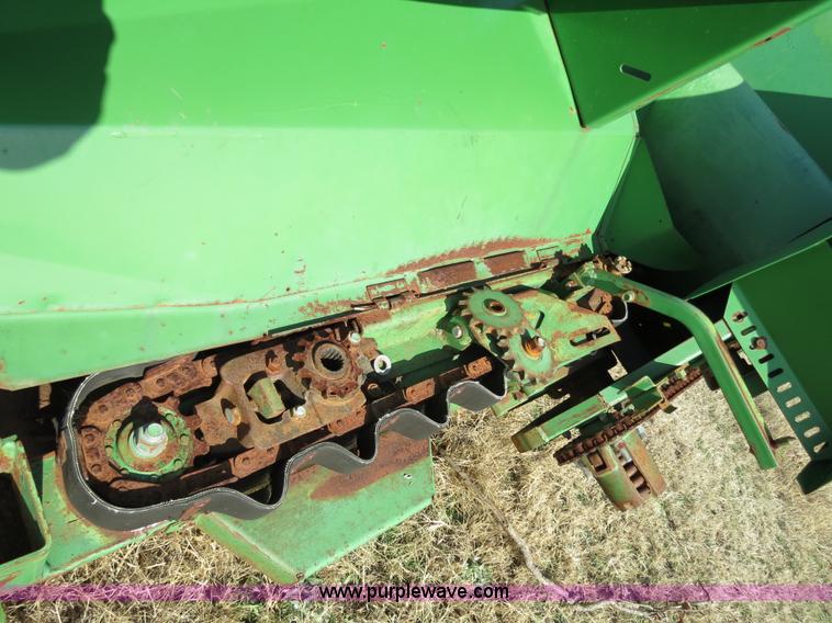 image for item S5929 John Deere 853A row crop header