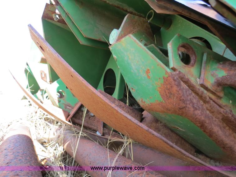 image for item S5929 John Deere 853A row crop header