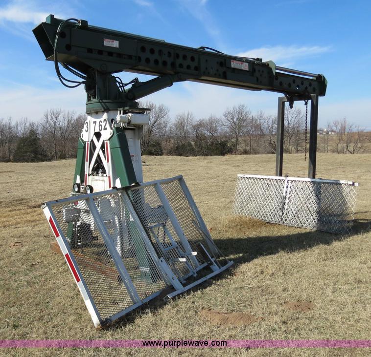 image for item S9525 Ustc, Inc. truck mounted crane