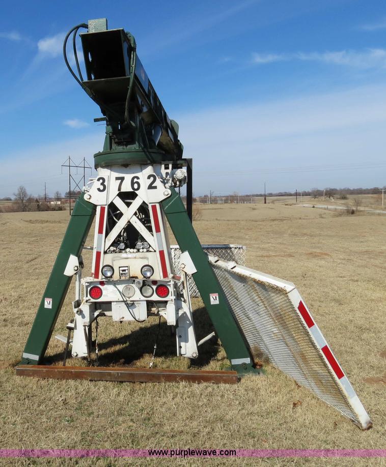 image for item S9525 Ustc, Inc. truck mounted crane