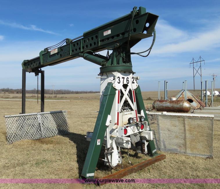 image for item S9525 Ustc, Inc. truck mounted crane