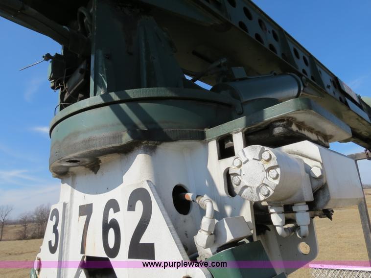 image for item S9525 Ustc, Inc. truck mounted crane