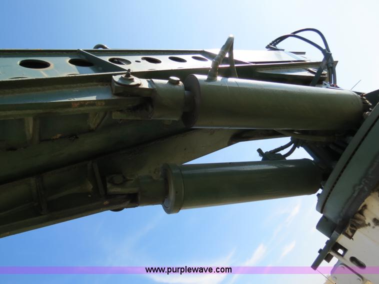 image for item S9525 Ustc, Inc. truck mounted crane