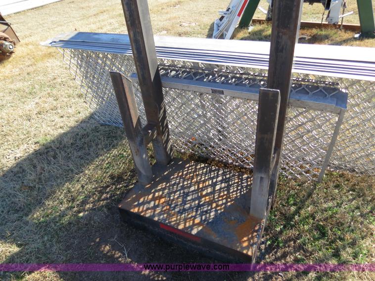 image for item S9525 Ustc, Inc. truck mounted crane