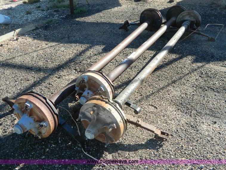 (3) trailer axles noreserve auction on Tuesday, November 05, 2013