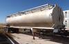 1997 Waren feed body trailer 40 L x 8 W x 12 5 H 8 compartments Hydraulic auger 25 auger reach Alumi...