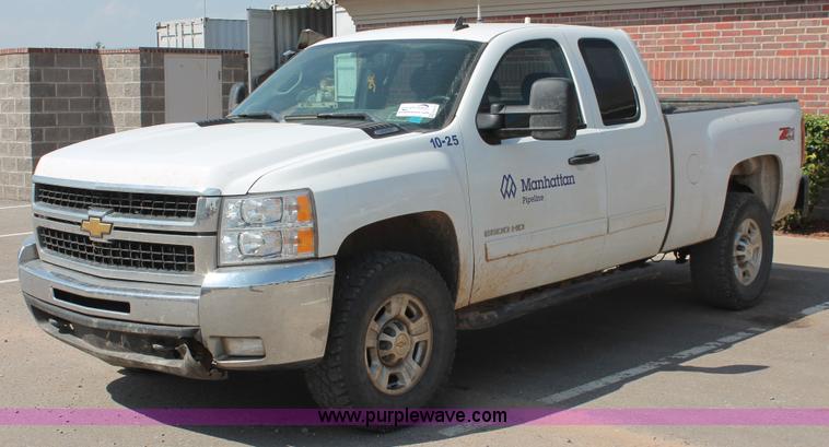 image for item H8179 2010 Chevrolet Silverado 2500HD Z71 Ext. Cab pickup truck