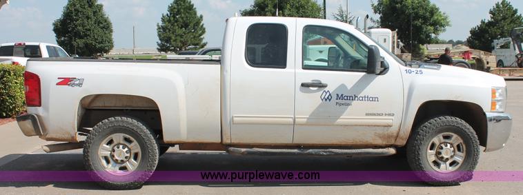image for item H8179 2010 Chevrolet Silverado 2500HD Z71 Ext. Cab pickup truck
