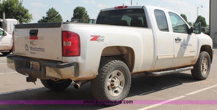 image for item H8179 2010 Chevrolet Silverado 2500HD Z71 Ext. Cab pickup truck