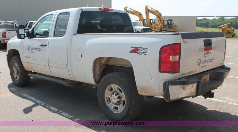 image for item H8179 2010 Chevrolet Silverado 2500HD Z71 Ext. Cab pickup truck