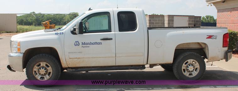 image for item H8179 2010 Chevrolet Silverado 2500HD Z71 Ext. Cab pickup truck