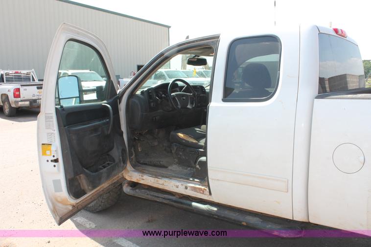 image for item H8179 2010 Chevrolet Silverado 2500HD Z71 Ext. Cab pickup truck
