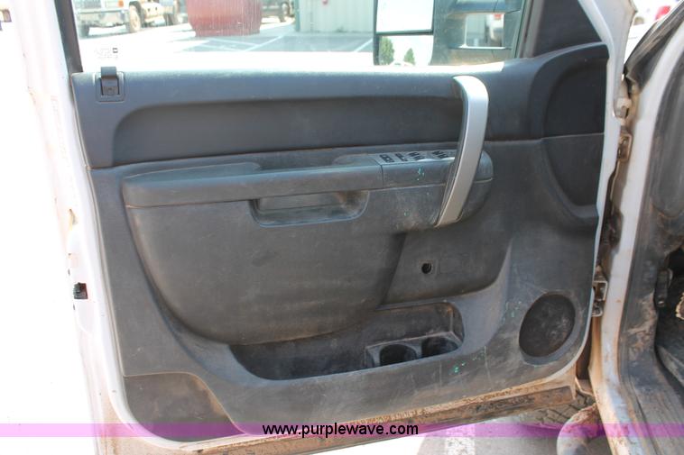 image for item H8179 2010 Chevrolet Silverado 2500HD Z71 Ext. Cab pickup truck