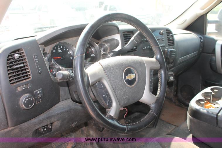 image for item H8179 2010 Chevrolet Silverado 2500HD Z71 Ext. Cab pickup truck