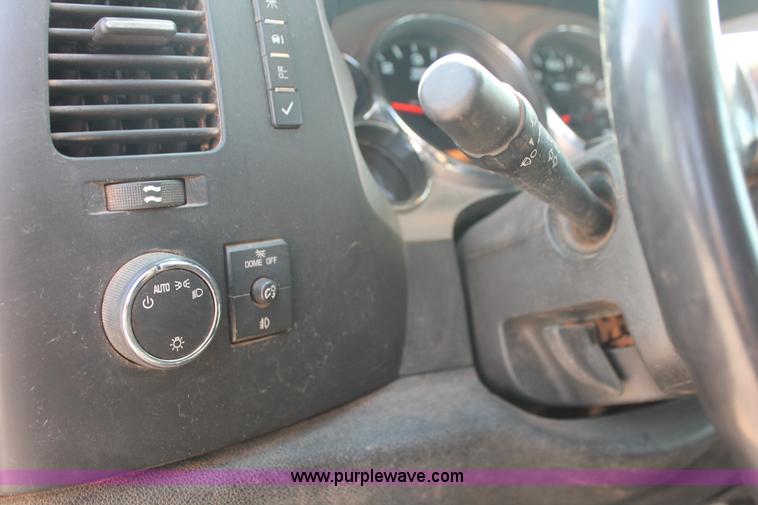 image for item H8179 2010 Chevrolet Silverado 2500HD Z71 Ext. Cab pickup truck