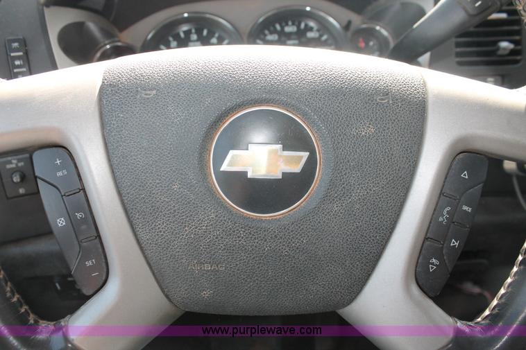 image for item H8179 2010 Chevrolet Silverado 2500HD Z71 Ext. Cab pickup truck