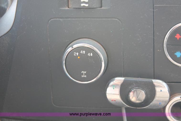 image for item H8179 2010 Chevrolet Silverado 2500HD Z71 Ext. Cab pickup truck