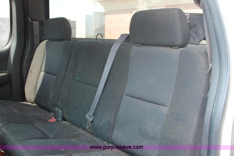 image for item H8179 2010 Chevrolet Silverado 2500HD Z71 Ext. Cab pickup truck