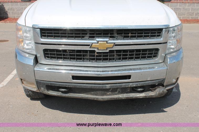 image for item H8179 2010 Chevrolet Silverado 2500HD Z71 Ext. Cab pickup truck