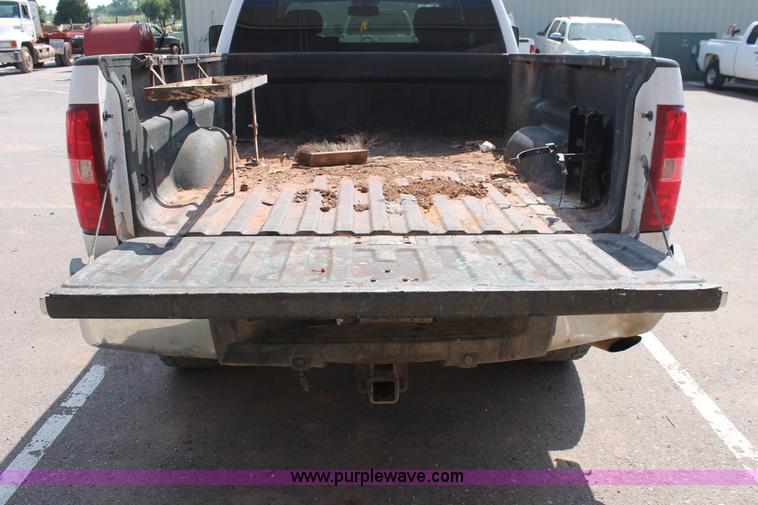 image for item H8179 2010 Chevrolet Silverado 2500HD Z71 Ext. Cab pickup truck