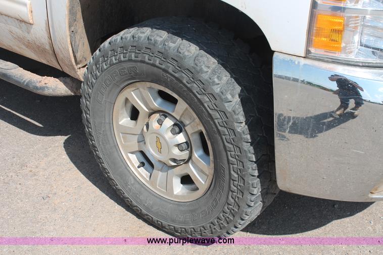 image for item H8179 2010 Chevrolet Silverado 2500HD Z71 Ext. Cab pickup truck