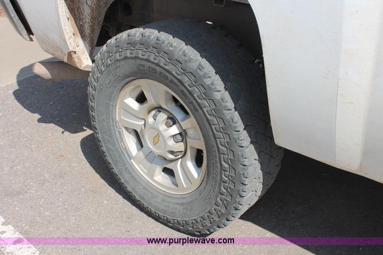 image for item H8179 2010 Chevrolet Silverado 2500HD Z71 Ext. Cab pickup truck