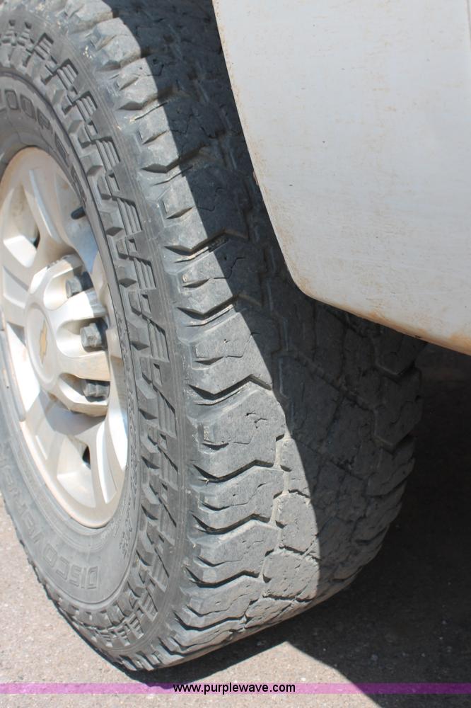 image for item H8179 2010 Chevrolet Silverado 2500HD Z71 Ext. Cab pickup truck