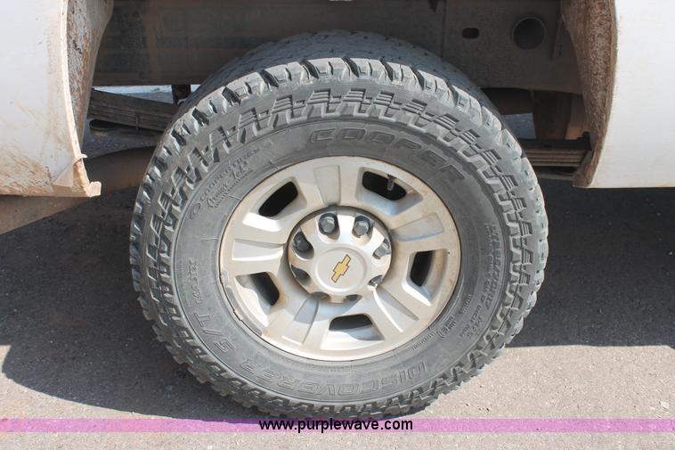 image for item H8179 2010 Chevrolet Silverado 2500HD Z71 Ext. Cab pickup truck