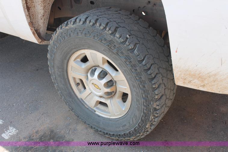 image for item H8179 2010 Chevrolet Silverado 2500HD Z71 Ext. Cab pickup truck