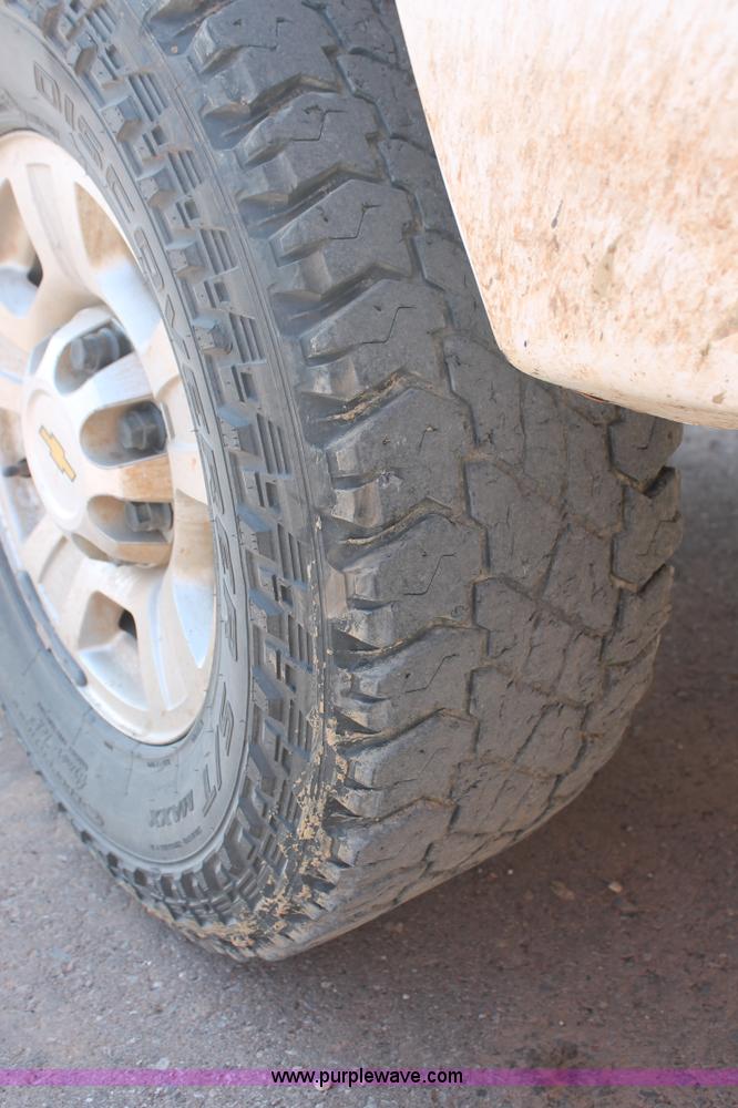 image for item H8179 2010 Chevrolet Silverado 2500HD Z71 Ext. Cab pickup truck