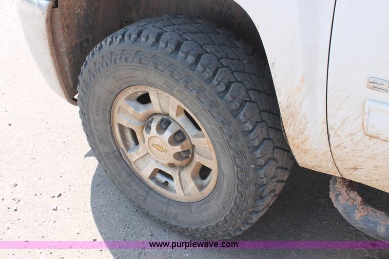 image for item H8179 2010 Chevrolet Silverado 2500HD Z71 Ext. Cab pickup truck