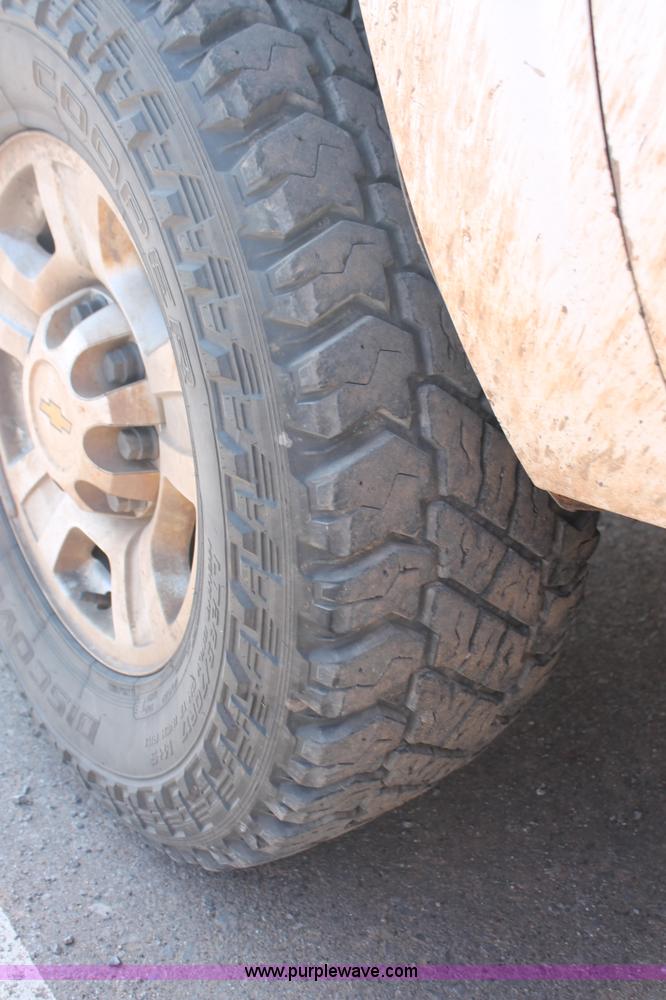 image for item H8179 2010 Chevrolet Silverado 2500HD Z71 Ext. Cab pickup truck