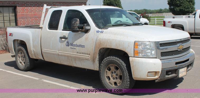 image for item H8181 2010 Chevrolet Silverado 1500 Z71 Ext. Cab pickup truck