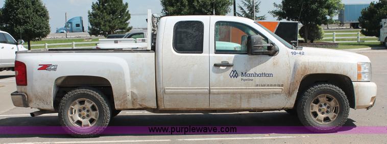 image for item H8181 2010 Chevrolet Silverado 1500 Z71 Ext. Cab pickup truck