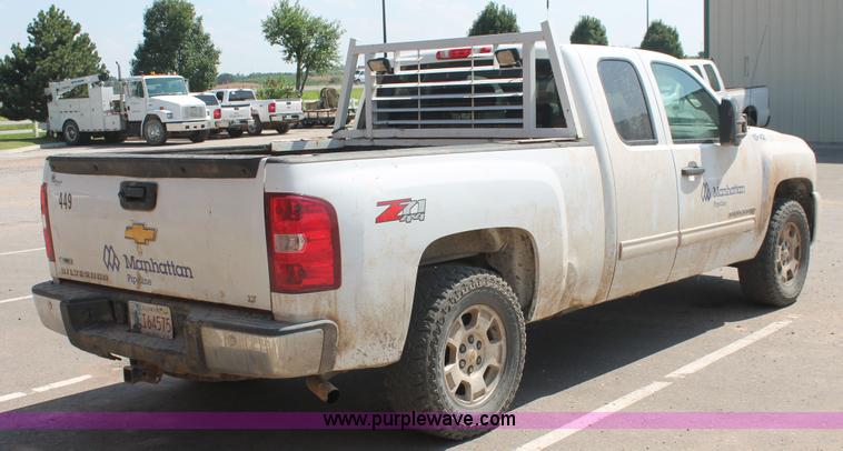 image for item H8181 2010 Chevrolet Silverado 1500 Z71 Ext. Cab pickup truck