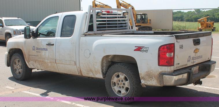 image for item H8181 2010 Chevrolet Silverado 1500 Z71 Ext. Cab pickup truck