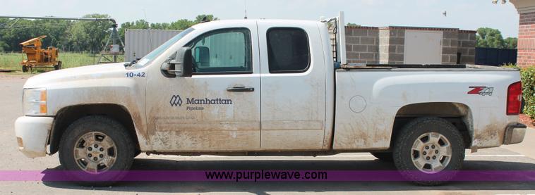 image for item H8181 2010 Chevrolet Silverado 1500 Z71 Ext. Cab pickup truck