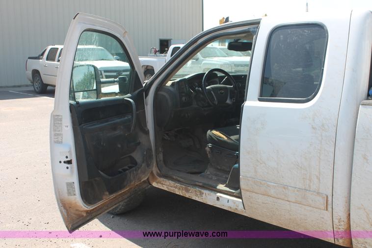 image for item H8181 2010 Chevrolet Silverado 1500 Z71 Ext. Cab pickup truck