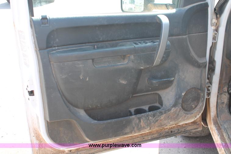 image for item H8181 2010 Chevrolet Silverado 1500 Z71 Ext. Cab pickup truck